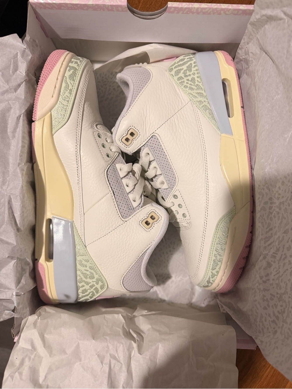 Men’s White Leather Casual Sneakers with Pastel Accents